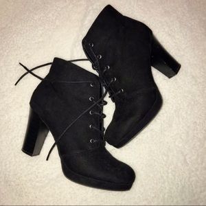 black heeled booties!!